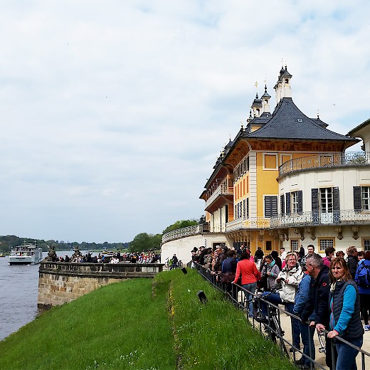 ... der berühmten Schlossanlage an der Elbe. Hier sehen Sie das Wasserpalais.