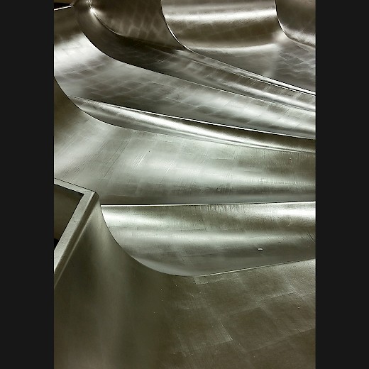 Ein Detail des Ceiling Domes einer Owners-Bar in Reinem Palladium
